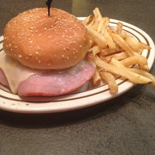 11/17/2012にAngie B.がCG Burgersで撮った写真
