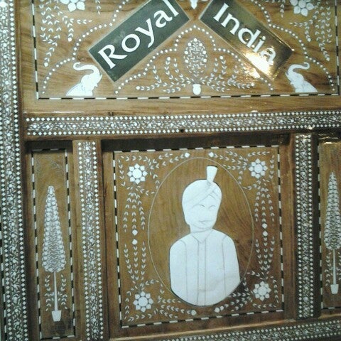 รูปภาพถ่ายที่ Royal India Restaurant โดย Paulina A. เมื่อ 10/12/2012