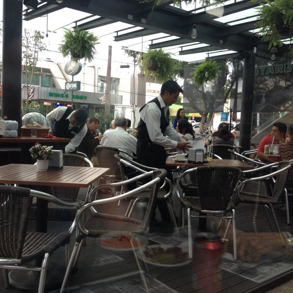 รูปภาพถ่ายที่ Del Jardín Café-bar โดย Cindy C. เมื่อ 11/9/2013