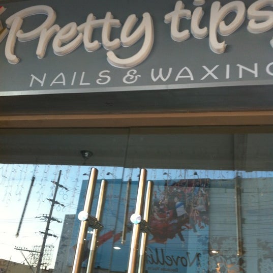 12/12/2012 tarihinde Tere L.ziyaretçi tarafından Pretty Tipsy Nail &amp; Waxing Salon'de çekilen fotoğraf