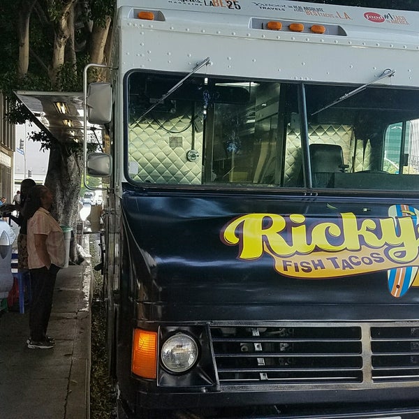 Foto tirada no(a) Ricky&#39;s Fish Tacos por H.C. @. em 9/27/2016