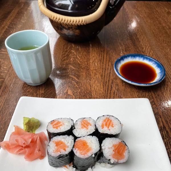 Foto scattata a Sakura Restaurant &amp; Sushi Bar da Dan H. il 8/7/2021