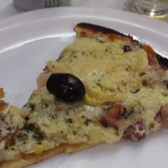 Foto tirada no(a) Disk Pizza Paulista por Graciella F. em 12/2/2013