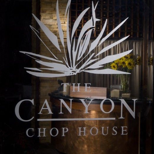 Foto scattata a Canyon Chop House da Canyon Chop House il 3/13/2015