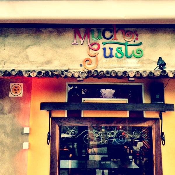 Photo taken at Mucho Gusto Gastronomia Tex-Mex by Daniel Costa d. on 3/24/2013