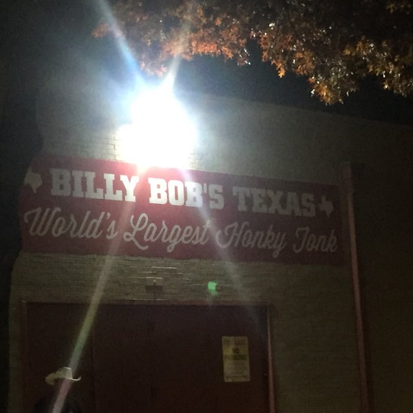 Photo taken at Billy Bob&#39;s Texas by Haleli on 11/24/2019