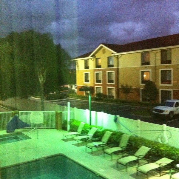 Photo taken at Courtyard by Marriott Orlando International Drive/Convention Center by Dolphin🐬 on 7/22/2013