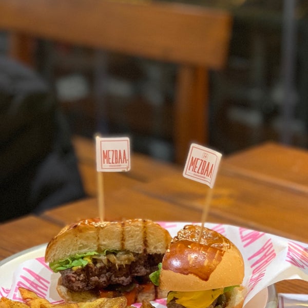 12/29/2018 tarihinde Meshalziyaretçi tarafından MEZBAA Steak&amp;Burger'de çekilen fotoğraf