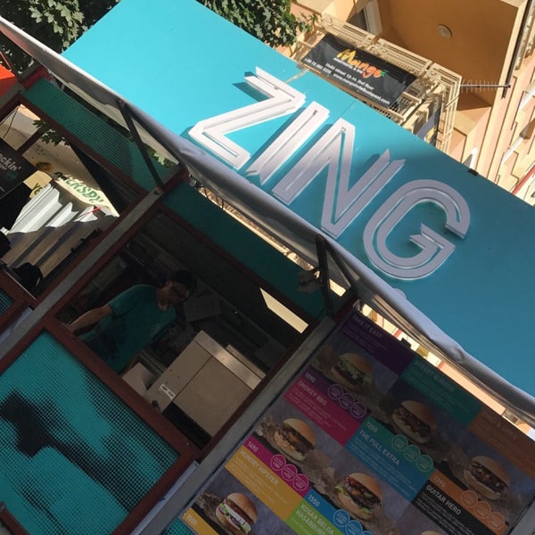 Foto diambil di Zing Burger oleh Meshal pada 7/3/2018