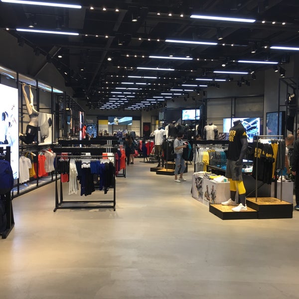 Adidas Sporting Goods Shop In 尖沙咀