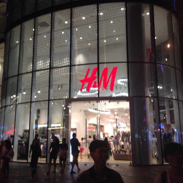 Photos At H M Clothing Store In Shenzhen