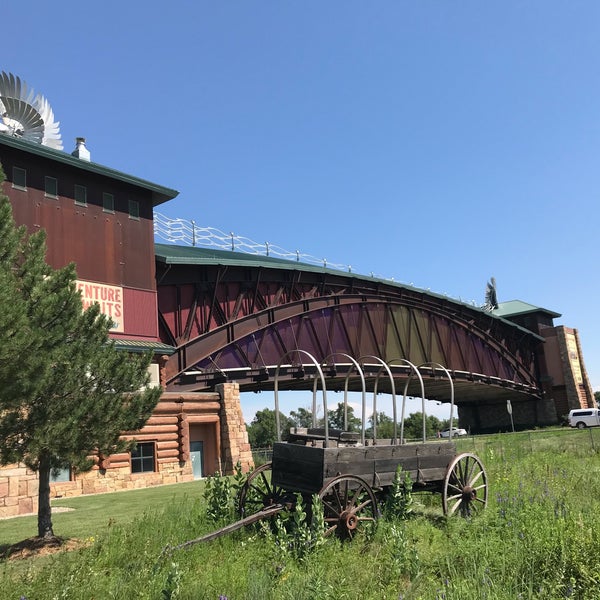 รูปภาพถ่ายที่ Great Platte River Road Archway โดย Chris J. เมื่อ 7/19/2018