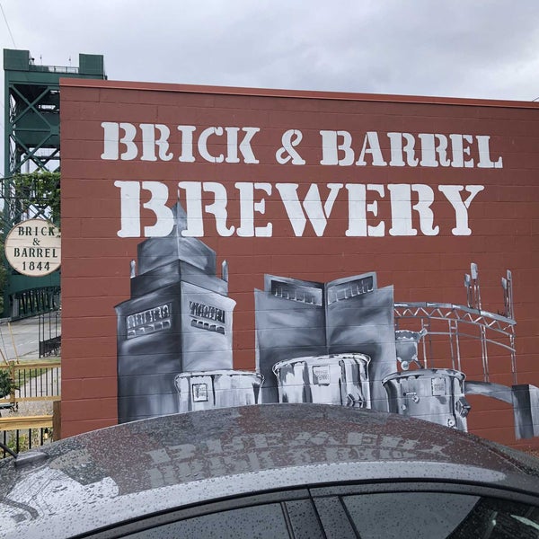 Foto tomada en Brick &amp; Barrel  por Rick J. el 7/17/2022