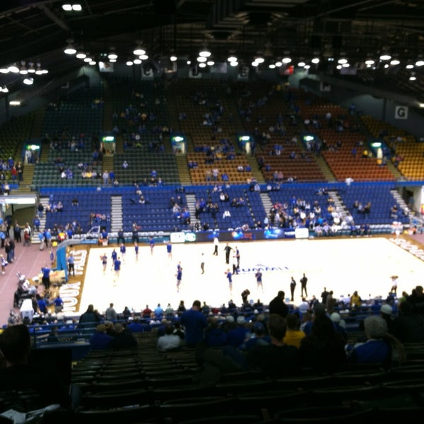 3/11/2013 tarihinde Jen T.ziyaretçi tarafından Sioux Falls Arena'de çekilen fotoğraf