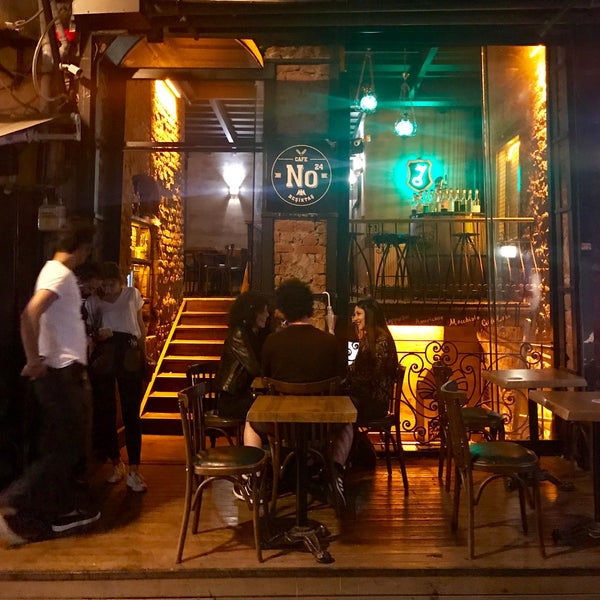Foto tomada en No 24 Pub  por Özgür S. el 6/18/2017