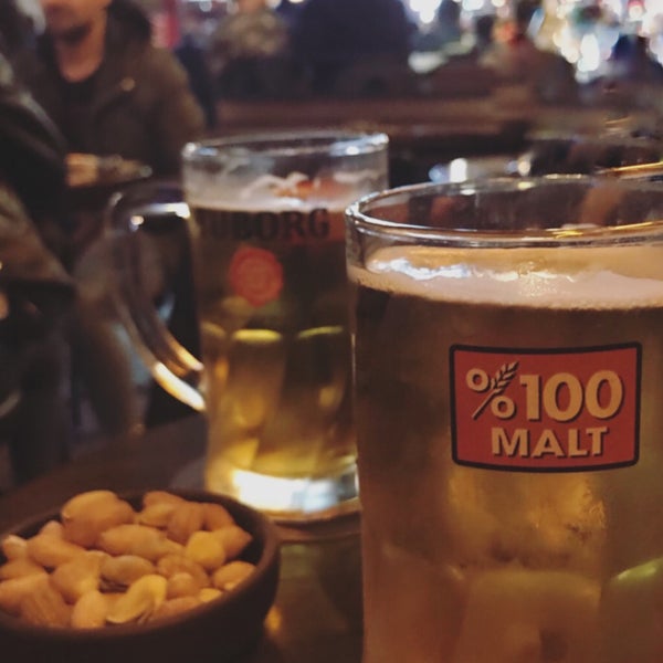 รูปภาพถ่ายที่ Bubble Pub โดย Özgür S. เมื่อ 10/26/2019