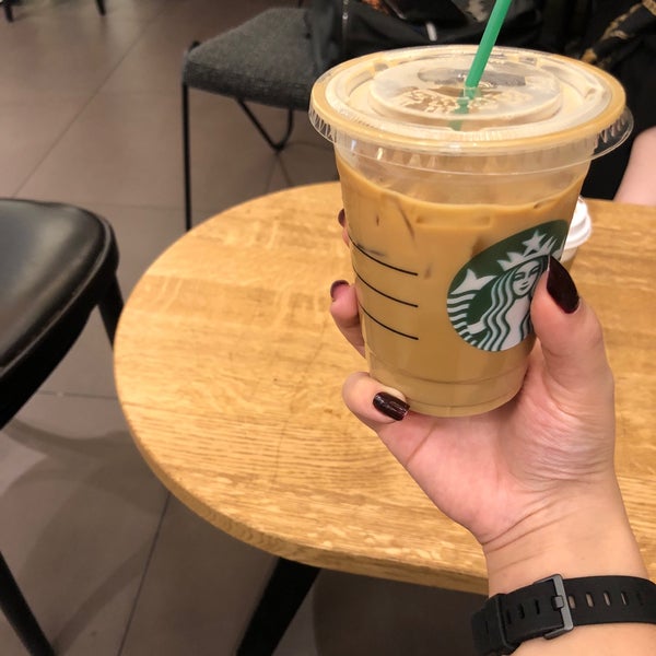 Foto scattata a Starbucks da Jasmine il 12/28/2019