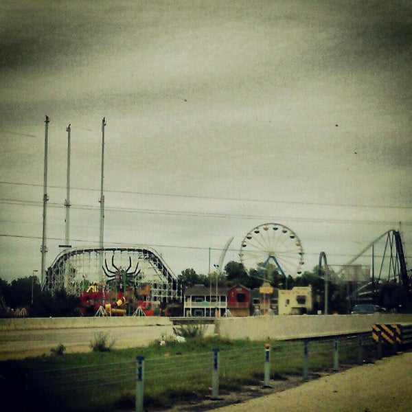 Снимок сделан в Frontier City Theme Park пользователем Angie S. 10/15/2012