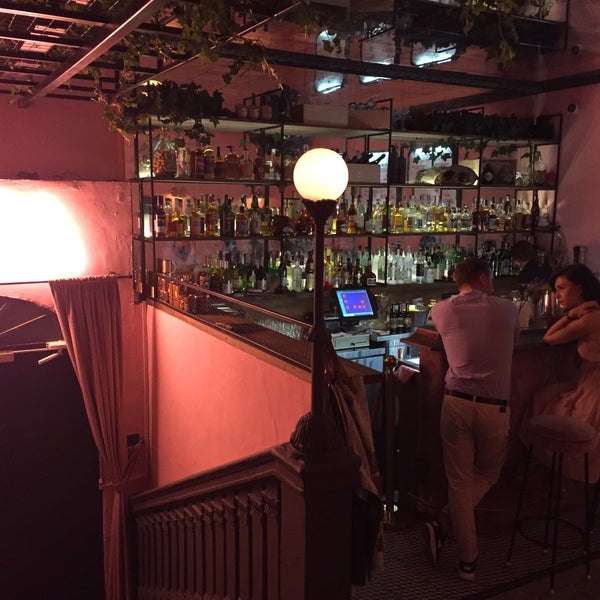 7/28/2016 tarihinde Maksimas M.ziyaretçi tarafından Pink Room Speakeasy Bar'de çekilen fotoğraf