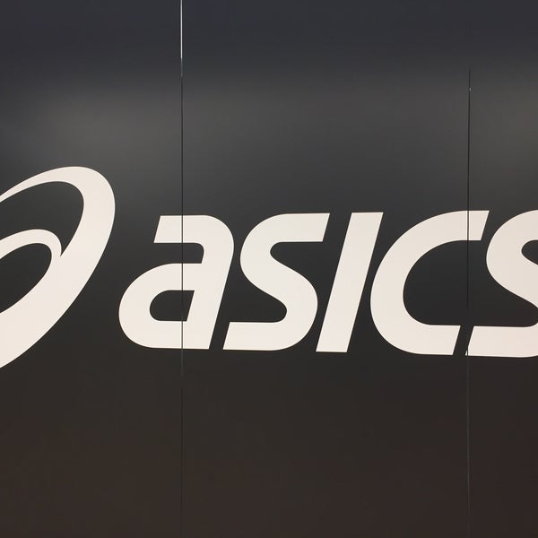 รูปภาพถ่ายที่ ASICS Flagship Store Amsterdam โดย Anastasia L. เมื่อ 10/3/2017