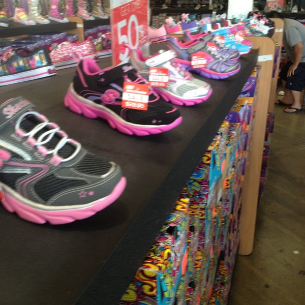 SKECHERS Warehouse Outlet - 3 tips