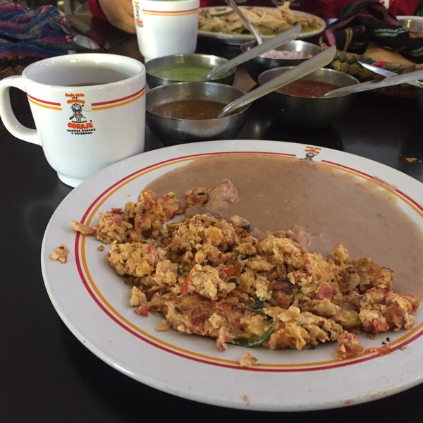 Los huevos a la mexicana y el café de olla!
