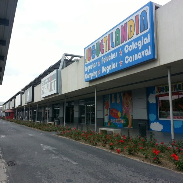 vendedor uno Discriminatorio Parque Comercial Vega del Rey - Camas, Andalusia