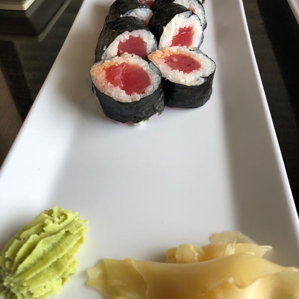 6/10/2018 tarihinde Jacobo G.ziyaretçi tarafından Sakura Sushi &amp; Bar'de çekilen fotoğraf