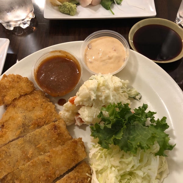 Foto diambil di Sushi Chef Japanese Restaurant &amp; Market oleh Jacobo G. pada 12/2/2018