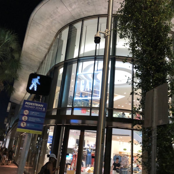 GAP Clothing Store in Miami Beach