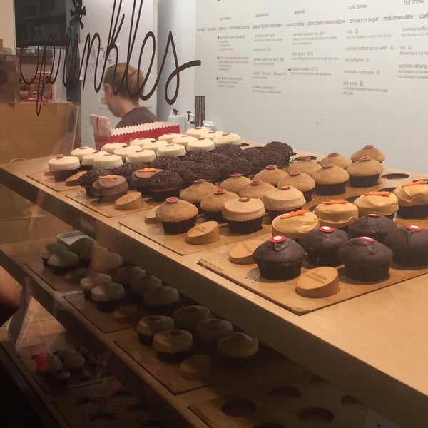 Photo taken at Sprinkles The Grove by Jacobo G. on 10/11/2016