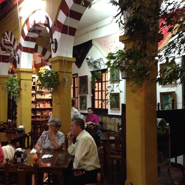 Foto diambil di Restaurante Sociedad Plateros Maria Auxiliadora oleh Henry L. pada 4/17/2014