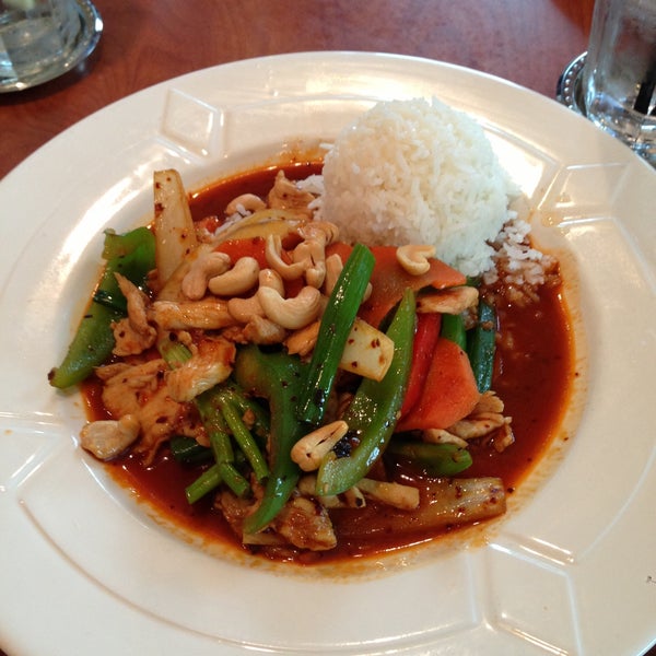 Cashew chicken with steamed white rice is delicious. A must have dish!