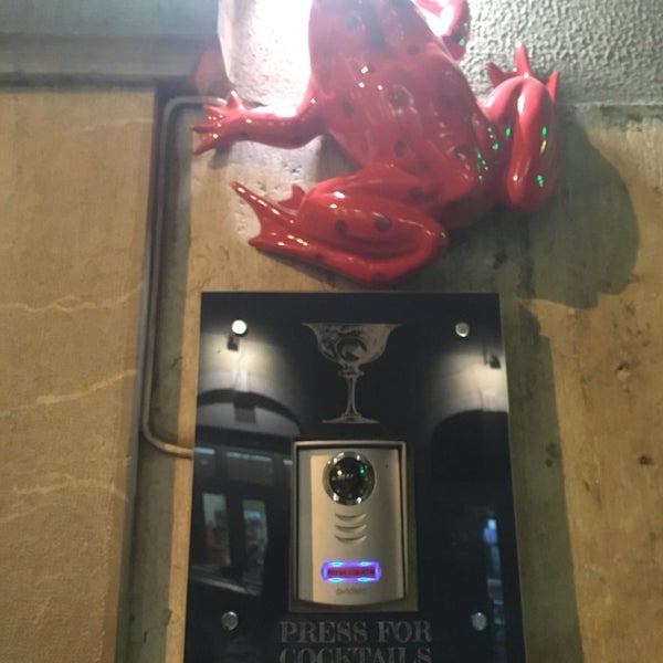 7/21/2017에 Ekaterina님이 Red Frog Speakeasy Bar에서 찍은 사진