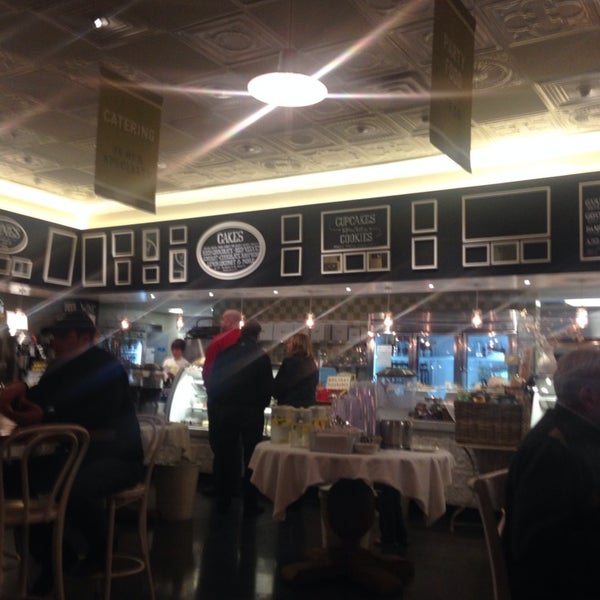 Foto tirada no(a) Selland&#39;s Market Cafe por Mark B. em 1/10/2014