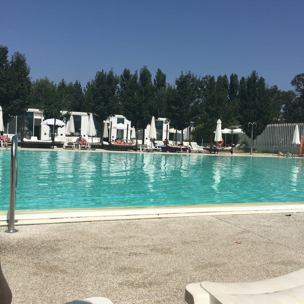 6€ adult. Quite pool. They have two pools. A small one for kids and a big one. Chairs are free. Water not heated. No entry to the restaurant. Must out and around to get there.