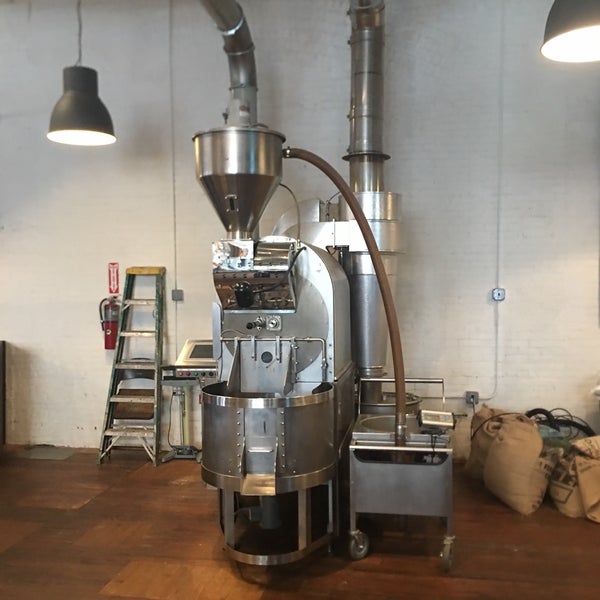 Photo prise au Brooklyn Roasting Company par Suraj A. le9/14/2019