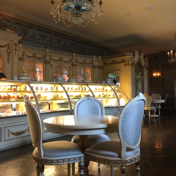 9/16/2018 tarihinde Maria G.ziyaretçi tarafından Confectionary (Cafe Pushkin)'de çekilen fotoğraf