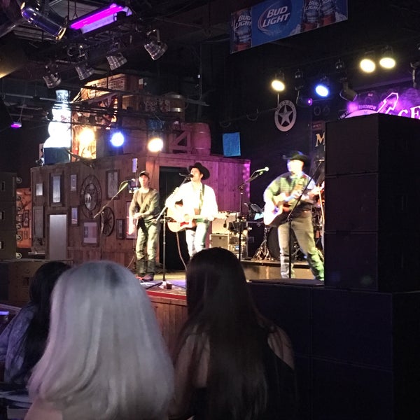 Mo's Place Night Club in Katy