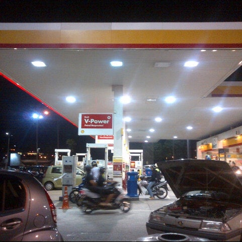 Photo taken at Shell by Anonimursi S. on 1/30/2013