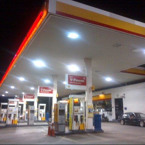Photo taken at Shell by Anonimursi S. on 3/29/2013