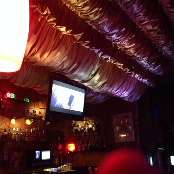 10/8/2013 tarihinde Plamen S.ziyaretçi tarafından Karaoke Bar'de çekilen fotoğraf