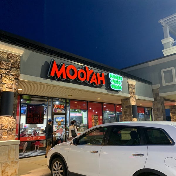 Photo taken at MOOYAH Burgers, Fries &amp; Shakes by Ethan H. on 7/5/2019
