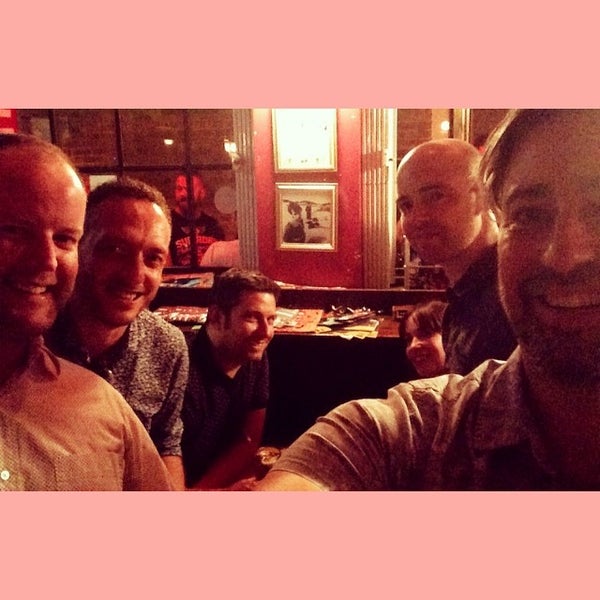 7/26/2014 tarihinde Richard T.ziyaretçi tarafından Retro Bar'de çekilen fotoğraf