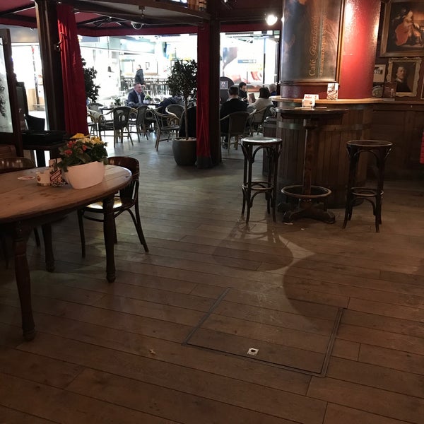 Foto scattata a Café Rembrandt da Tomas B. il 2/6/2018