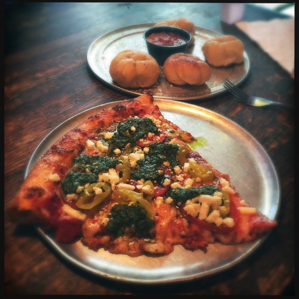 Foto diambil di The Pizza Joint oleh Stacie W. pada 10/2/2016