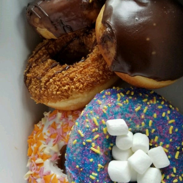 4/19/2017에 Shannon L.님이 Sugar Shack Donuts &amp; Coffee에서 찍은 사진