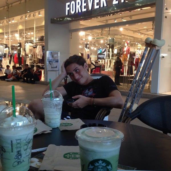 Photo taken at Forever 21 by Sharrin T. on 8/22/2014