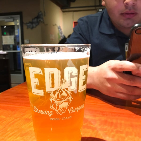 3/7/2018 tarihinde Michael N.ziyaretçi tarafından Edge Brewing Co.'de çekilen fotoğraf