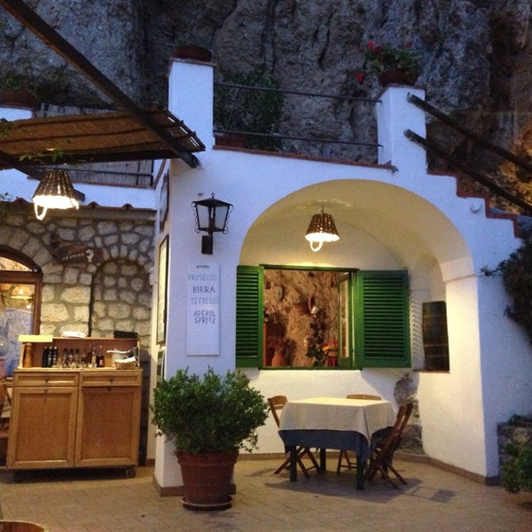 Ristorante Le Grottelle - Italian Restaurant in Capri